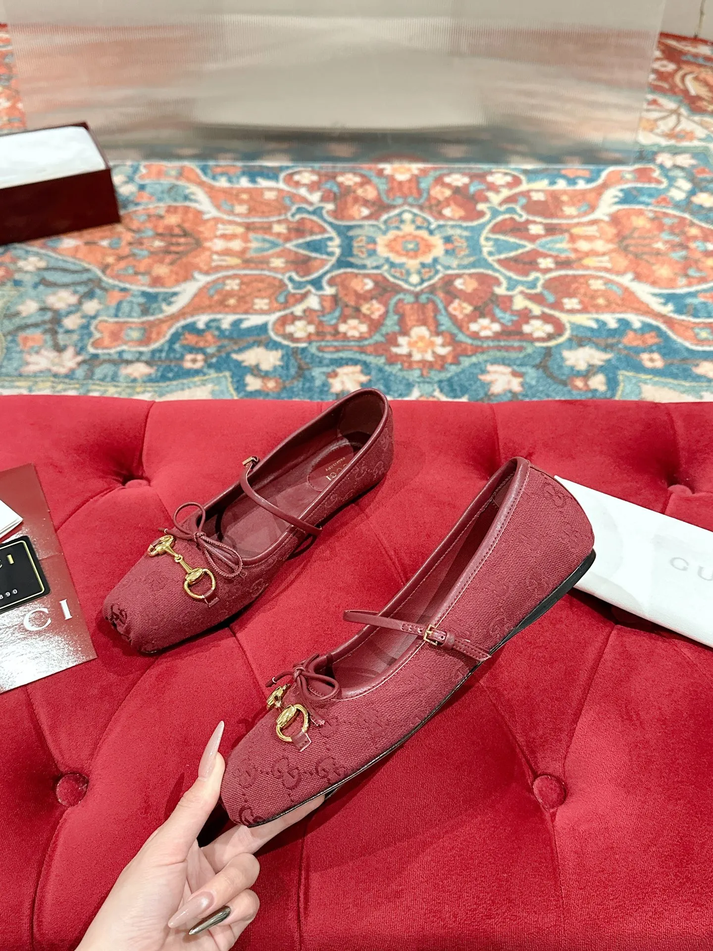 👟👟Ex-factory price 520👟👟 Gucci 2025 early spring 25 series new products🆕Flat ballet shoes horsebit new small square toe shoes, square toe design with elegant bow details, classic, refined, elegant, playful and fashionable flat shoes, creating an excellent wearing experience ▪️Fabric: original custom canvas/sheepskin ▪️Inner lining/foot pads: high-end custom sheepskin lining ▪️Heel height: flat ▪️Outsole: Italian genuine leather ▪️Number of yards: 35-39 (40.41 customized, non-refundable)